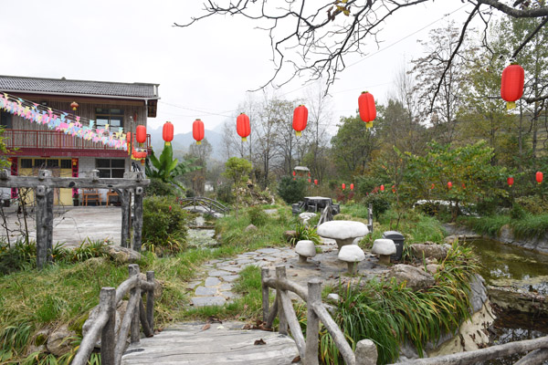 何家庄村